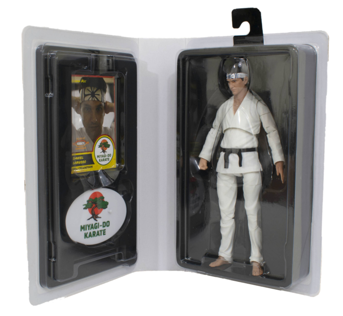 cobra_kai_-_daniel_larusso_vhs_7_scale_action_figure_2022_sdcc_exclusive_-2